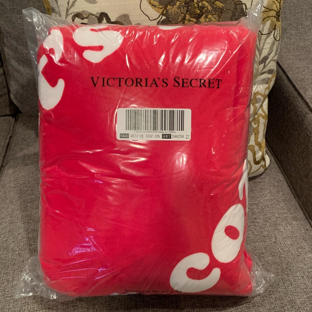 New VS PINK Sherpa Blanket